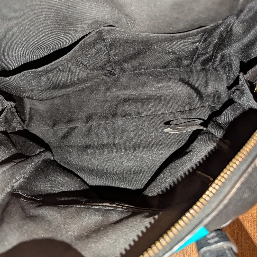 Black and blue‎ fossil